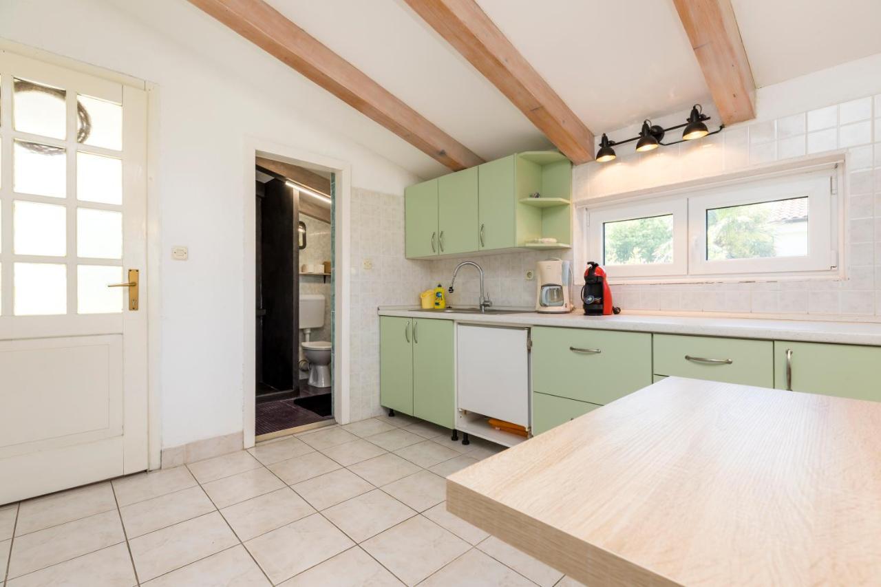 Alaburic Rooms & Apartment Mali Losinj Bagian luar foto