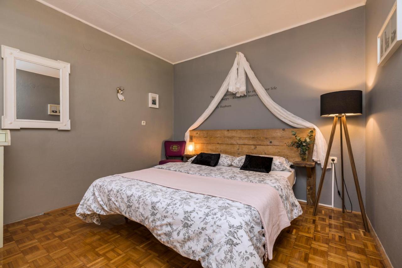 Alaburic Rooms & Apartment Mali Losinj Bagian luar foto